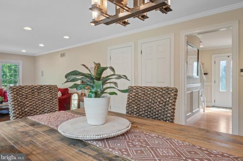 1827 Krystle Dr, Lancaster PA  17602-4149 exterior