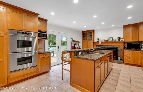 37 Hillside Ter, Tinton Falls NJ  07712-3420 exterior