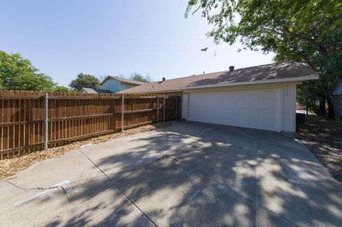 3313 Knights Haven Ln, Garland TX  75044-5429 exterior