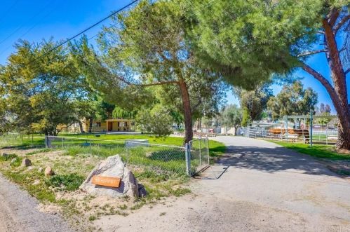 93 Hope St, Ramona, CA 92065-3845