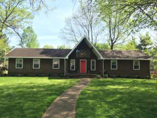 2133 Twin Feather Dr, Murfreesboro, TN 37129-1057