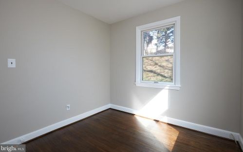 221 Dl Dr, Silver Spring MD 20910-1501 exterior