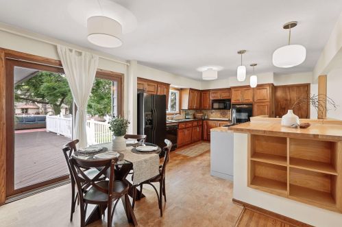 208 Colleen Ave, Saint Paul MN  55126-6252 exterior