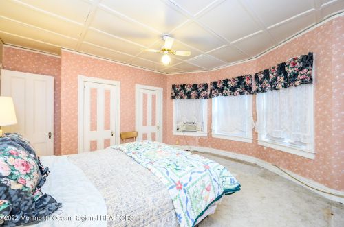 176 Hudson Ave, Tinton Falls NJ 07701-2140 exterior