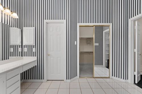 3781 Lakeway Ct, Addison TX 75001-7945 exterior