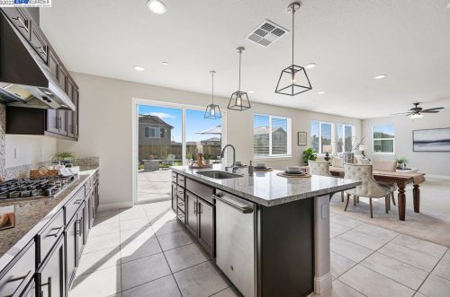 264 Mabel Josephine Dr, Tracy, CA 95377-1179