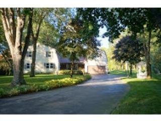 16 Woodhenge Cir, Londonderry, NH 03053-2201