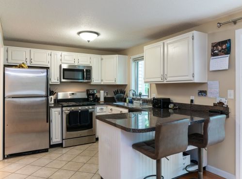 25 Drury Ln, Nashua, NH 03064-1760