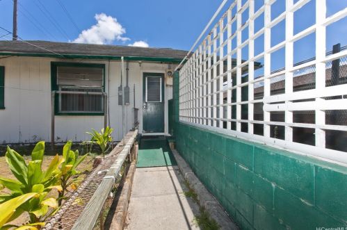 1606 9 Ave, Honolulu HI  96816-2170 exterior