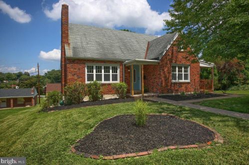 302 Fox St, Harrisburg, PA 17109-3817