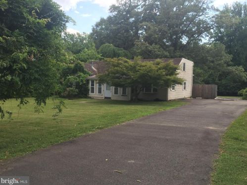 7335 Calvert St, Annandale, VA 22003-5843
