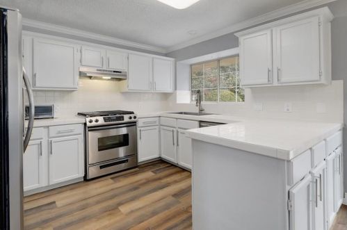 7704 Basil Dr, Austin TX  78750-7930 exterior