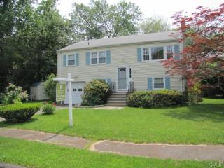 3 Kellee Ct, Norwalk, CT 06854-1306