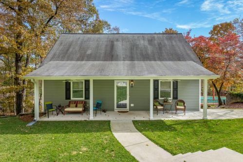 4686 Howardsville Rd, Apison, TN 37302-9732