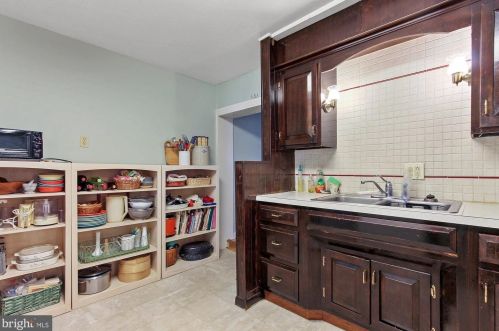 564 Broadway, Hanover PA 17331-2504 exterior