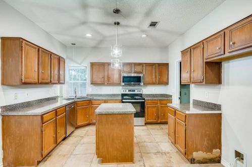 8720 Tyne Trl, Fort Worth TX  76118-7462 exterior