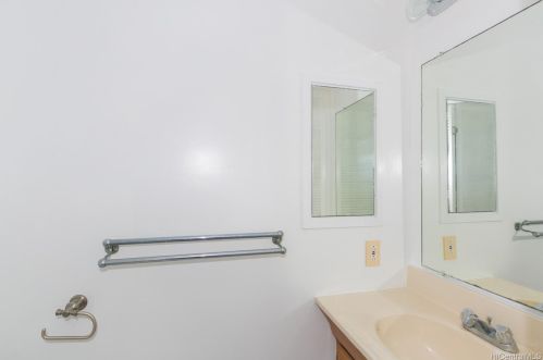 1629 Ihiloa Loop, Honolulu HI  96821-1319 exterior