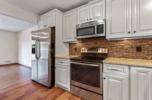 929 Duchess Ln, Saint Paul MN  55124 exterior