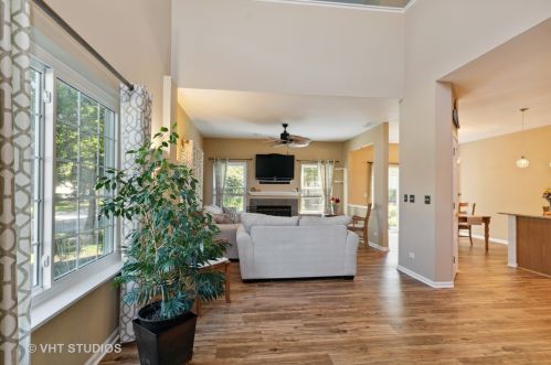 289 Nicole Dr, South Elgin, IL 60177-2199