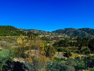 688 Hidden Trails Rd, Escondido, CA 92027-5119