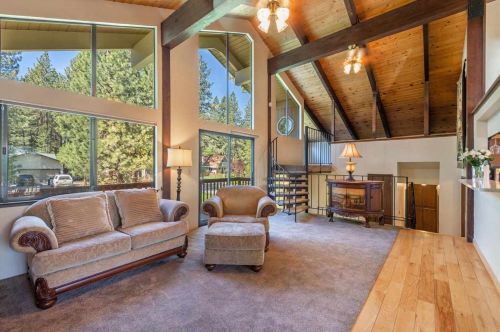 10132 Jeffery Pine Rd, Truckee, CA 96161-8104