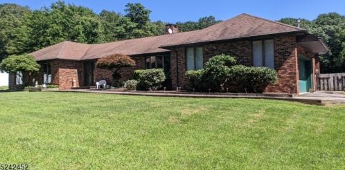121 Crease Rd, Mount Olive, NJ 07828-1011