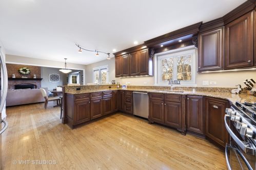 2648 Salix Cir, Naperville, IL 60564-8955