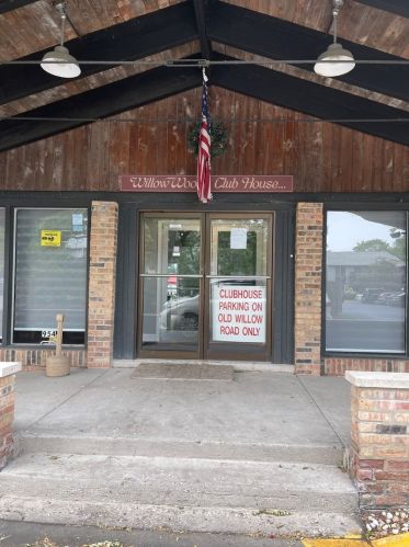 936 Old Willow Rd, Wheeling IL  60070-2444 exterior