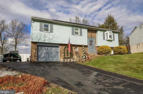 15 Rosewood Dr, Lancaster PA  17603-9329 exterior