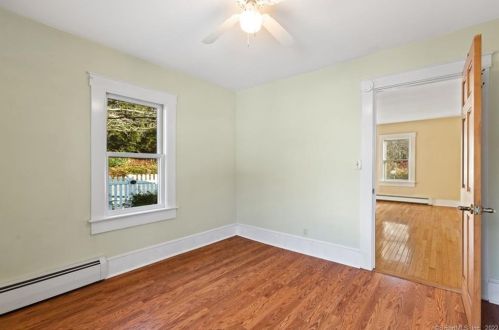 72 Flanders Rd, Niantic CT  06357-1525 exterior