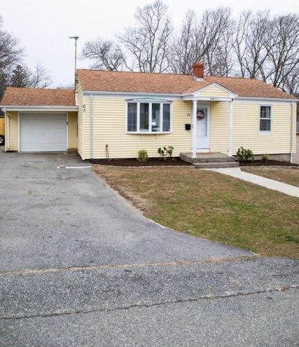 63 Massey Rd, Tiverton, RI 02878-2110