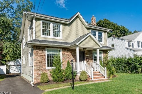 562 Barnett Pl, Ridgewood, NJ 07450-1602