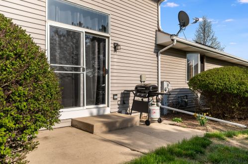 820 Elizabeth Ln, Pingree Grove IL  60140-7715 exterior