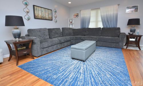 34 Armstrong St, South Bound Brook, NJ 08880-1370