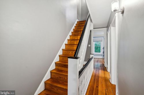 25 Gravers Ln, Philadelphia PA 19118-0041 exterior