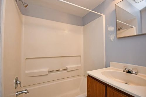 415 Ada St, Cincinnati OH 45219-1103 exterior