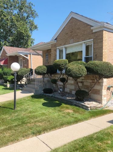 8905 Merrill Ave, Chicago, IL 60617-3008