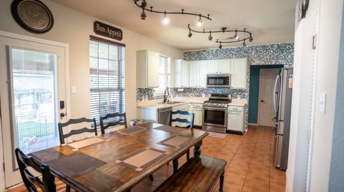 1136 Beechwood Dr, Uhland TX 78640-5718 exterior