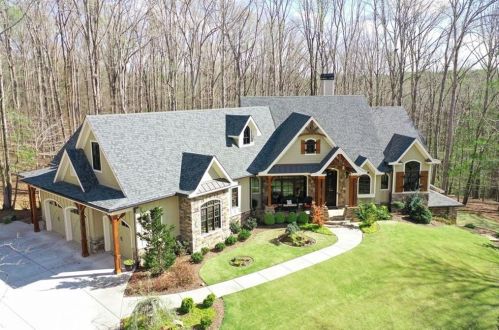 103 Creekview Xing, Holly Springs, GA 30115-5817