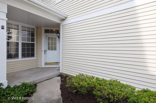 911 Sheridan Cir, Naperville, IL 60563-9273