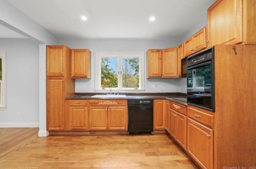 20 Blacks Hill Rd, Huntington CT  06484-3865 exterior