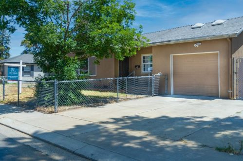 2206 Rivera Dr, Modesto, CA 95350-2871
