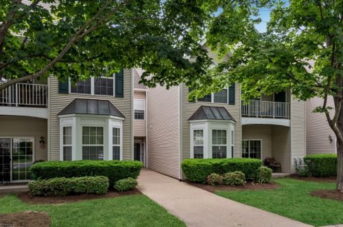 310 Cambridge Dr, Kinnelon, NJ 07405-3235