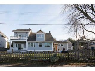 17 Attleboro Ave, Portsmouth, RI 02871-5501