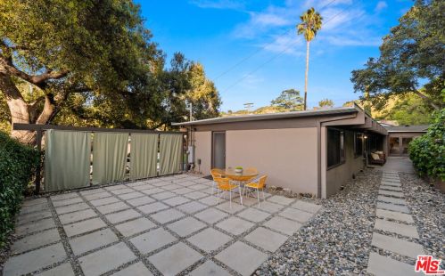 2430 Bywood Dr, Glendale CA  91206-4703 exterior