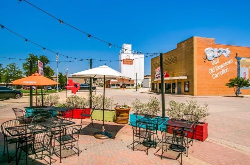 1508 Jackson St, Carrollton TX 75006-6255 exterior