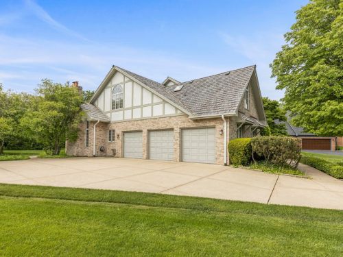 8815 Aintree Ln, Willowbrook IL  60527-8392 exterior