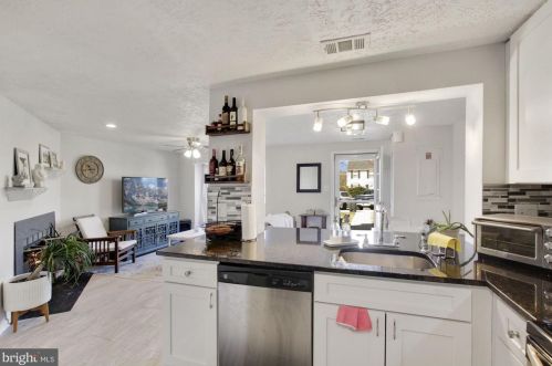 3314 Tapestry Cir, Burtonsville MD 20866-2067 exterior