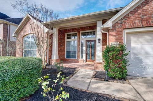 3126 Autumnjoy Dr, Pearland, TX 77584-3095
