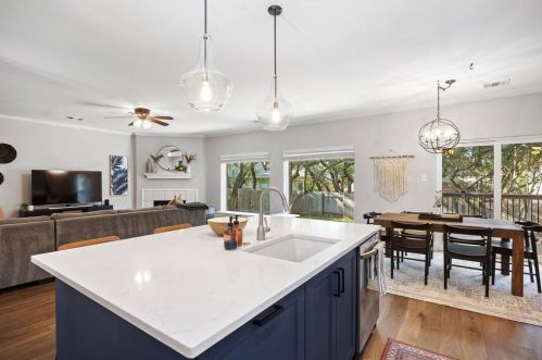 4246 Cyn Gln Cir, Austin TX  78732-2187 exterior